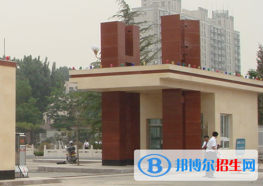 首都鐵路衛(wèi)生學校地址在哪里，哪個地區(qū)，哪個城市?
