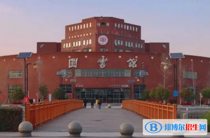 江西師范大學(xué)和福建江夏學(xué)院哪個好？