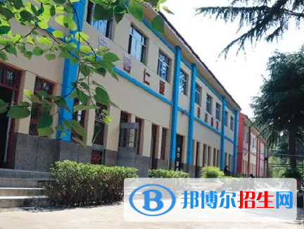 寶雞秦華職業(yè)技術(shù)學(xué)校地址在哪里，哪個(gè)地區(qū)，哪個(gè)城市?