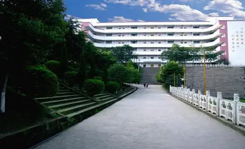 2023年重慶讀旅游管理專(zhuān)業(yè)的中職學(xué)校有哪些？