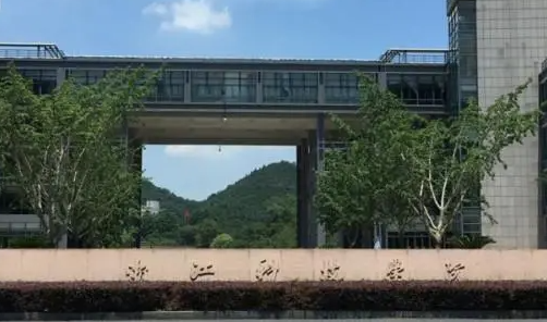 通化師范學(xué)院和浙江科技學(xué)院怎么選？哪個(gè)好？附全國(guó)排名和分?jǐn)?shù)線(xiàn)