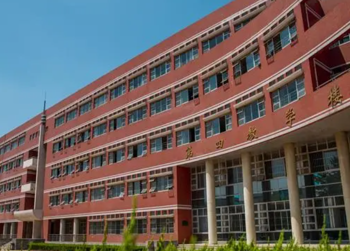 中央民族大學(xué)和山東石油化工學(xué)院怎么選？哪個(gè)好？附全國(guó)排名和分?jǐn)?shù)線