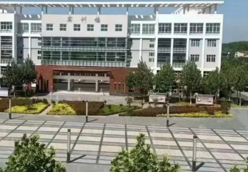 鹿邑職業(yè)技術學校地址在哪里，哪個地區(qū)，哪個城市?