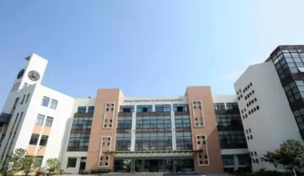 張家港市常青藤實驗中學地址，乘車路線
