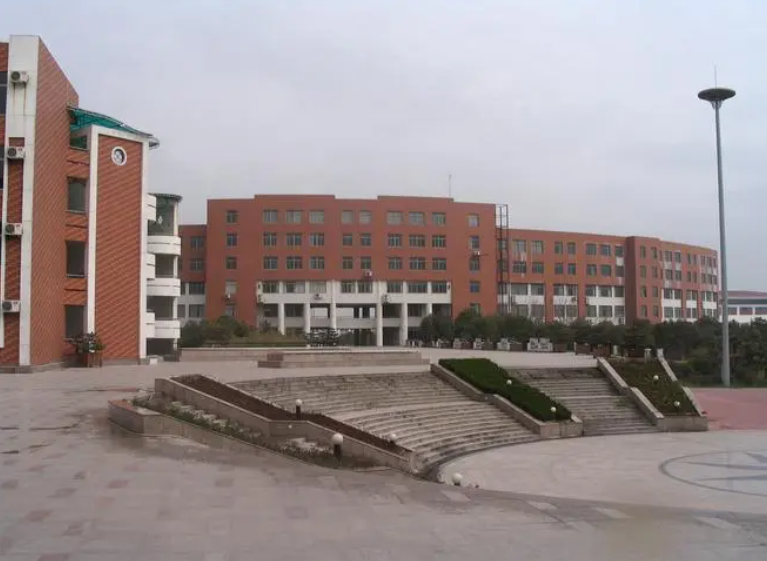 江蘇省新海高級中學(xué)地址，乘車路線