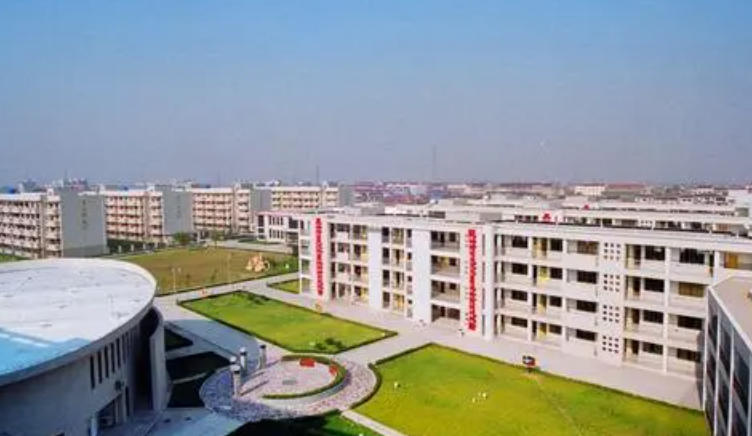 泰興市第一高級(jí)中學(xué)地址，乘車路線