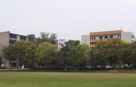 昆明2023年中專學(xué)?？刹豢梢钥即髮W(xué)