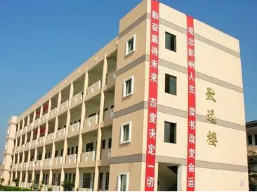 江陰澄西中學(xué)地址，乘車路線