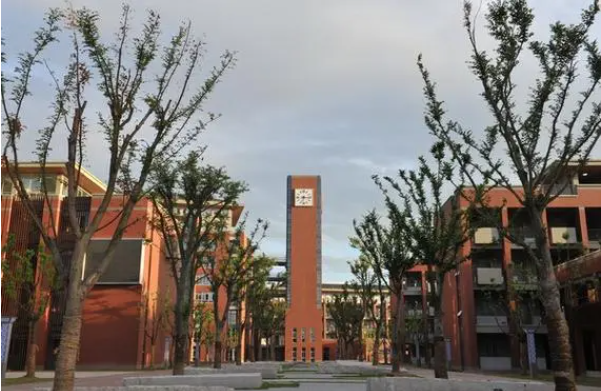 江蘇省江陰高級中學(xué)地址，乘車路線