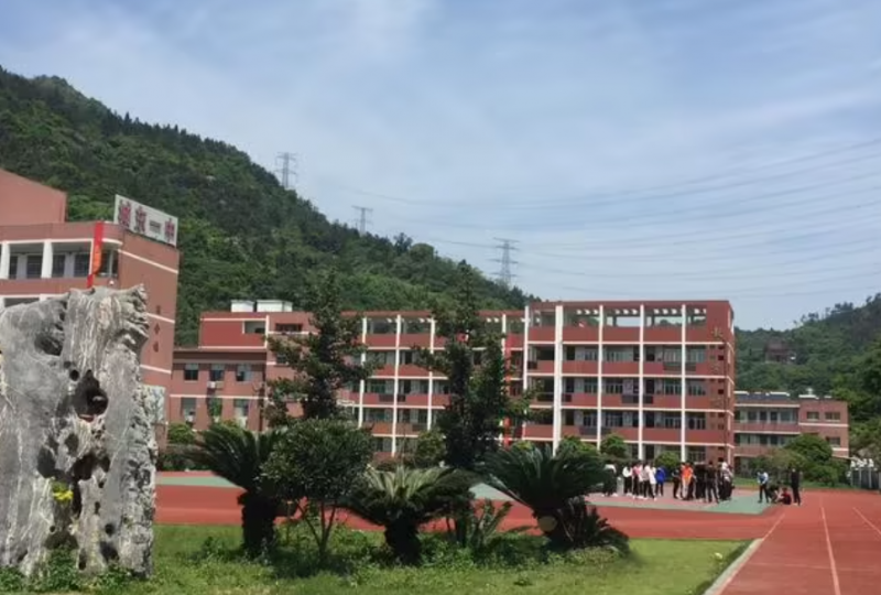 樂清市知臨中學(xué)地址，乘車路線