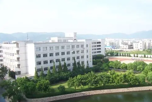 平陽縣新鰲高級中學(xué)怎么樣、好不好