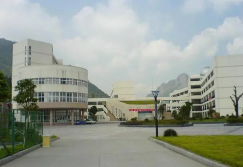 樂清市第三中學(xué)地址，乘車路線
