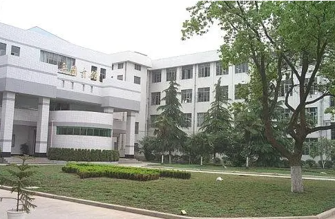 浙江省桐鄉(xiāng)第一中學(xué)地址，乘車路線