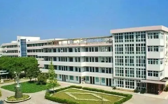 平湖市新華愛心高級中學(xué)地址，乘車路線