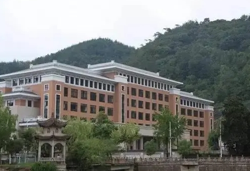 浙江省磐安縣第二中學(xué)地址，乘車路線
