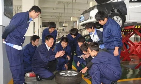 陜西2024年男生學(xué)什么中專學(xué)校好