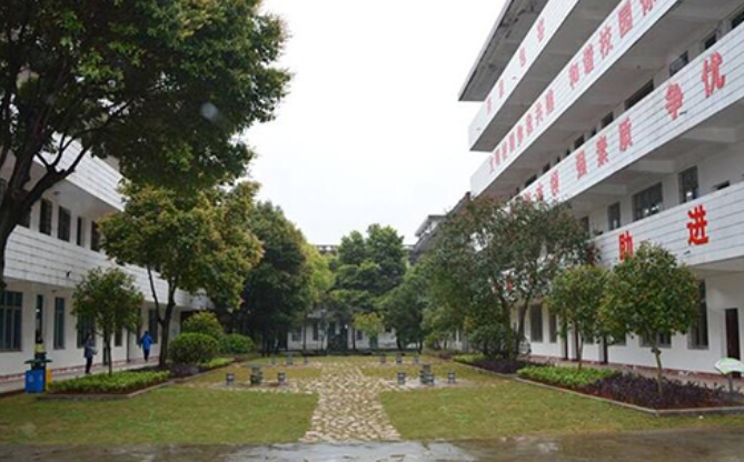 賀州市東南理工職業(yè)技術(shù)學(xué)校怎么樣、好不好