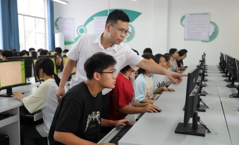 2024大化瑤族自治縣職業(yè)技術(shù)學(xué)校招生計(jì)劃 招生人數(shù)是多少(附要求、條件、對(duì)象)