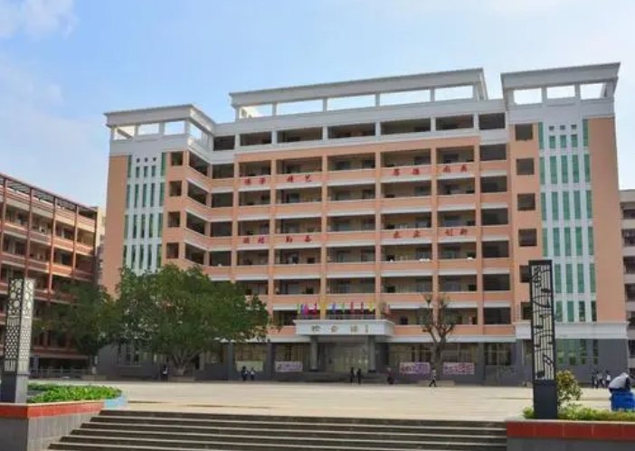 2023雷州市附城中學錄取分數(shù)線(2024年參考)