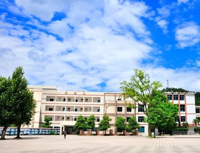 2023開陽(yáng)一中錄取分?jǐn)?shù)線(2024年參考)