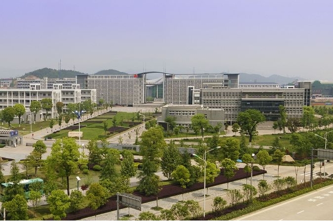 浙江省江山中學(xué)地址，乘車路線