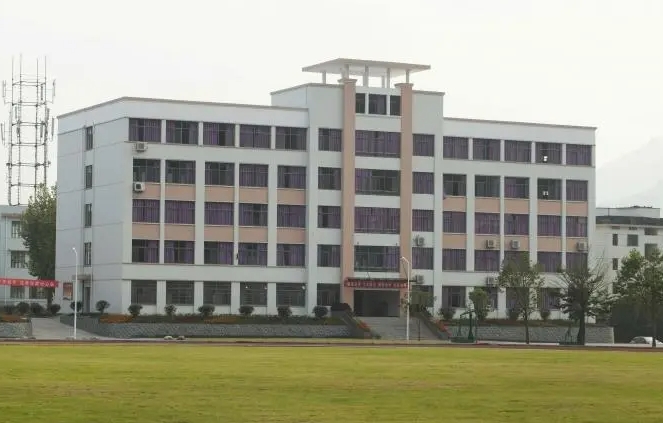 開化華埠中學(xué)地址，乘車路線