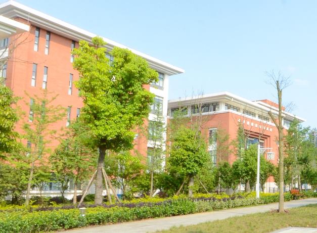 信宜市丁堡職業(yè)高級(jí)中學(xué)2024年招生辦聯(lián)系電話