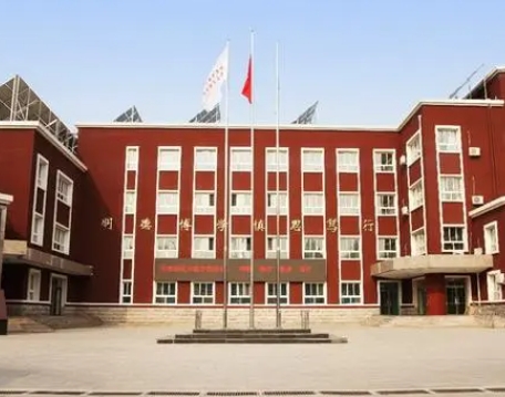 北京市海淀區(qū)人北實(shí)驗(yàn)學(xué)校地址，乘車(chē)路線
