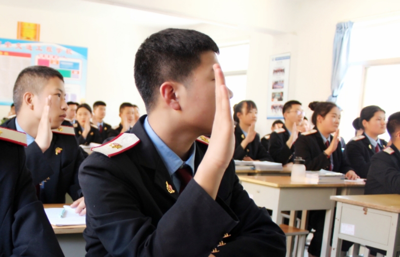 陜西2024年鐵路學(xué)校中專升大?？际裁? width=