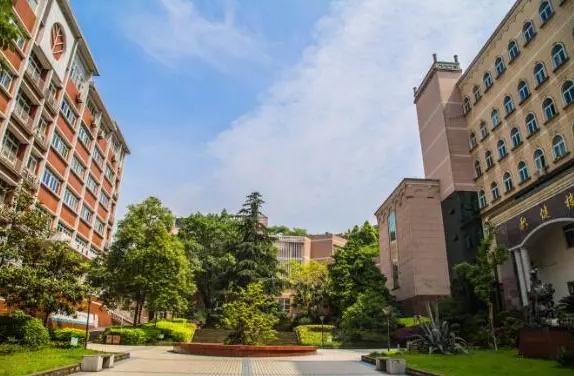 西南大學(xué)附屬中學(xué)校怎么樣、好不好