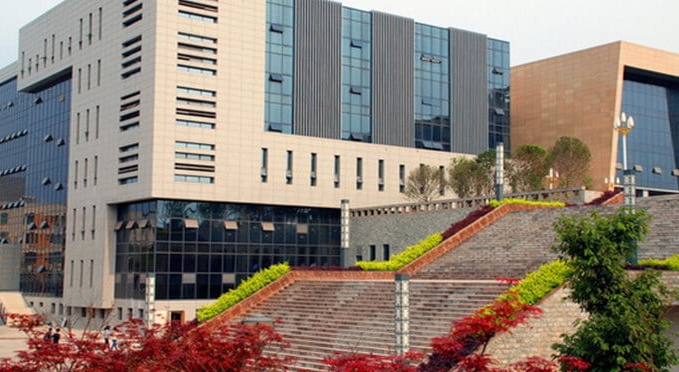 開設(shè)藥品生產(chǎn)技術(shù)專業(yè)的大學(xué)有哪些？出來(lái)好找工作嗎？