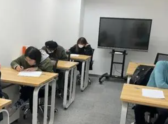 高考被錄取后想復讀怎么辦？錄取后不去報到會有什么影響？