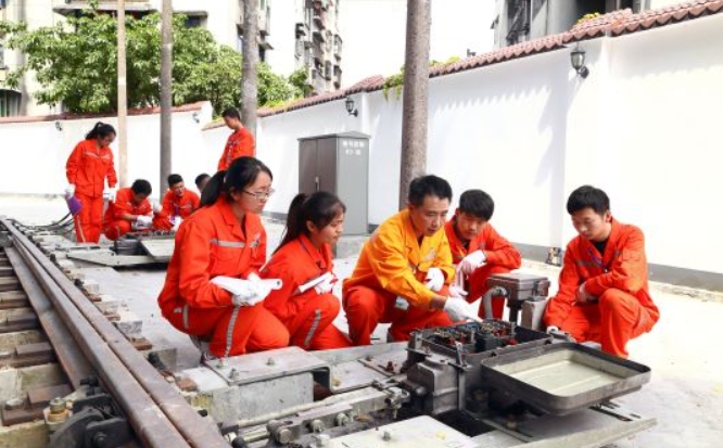 貴州2024年職高好還是鐵路學校好