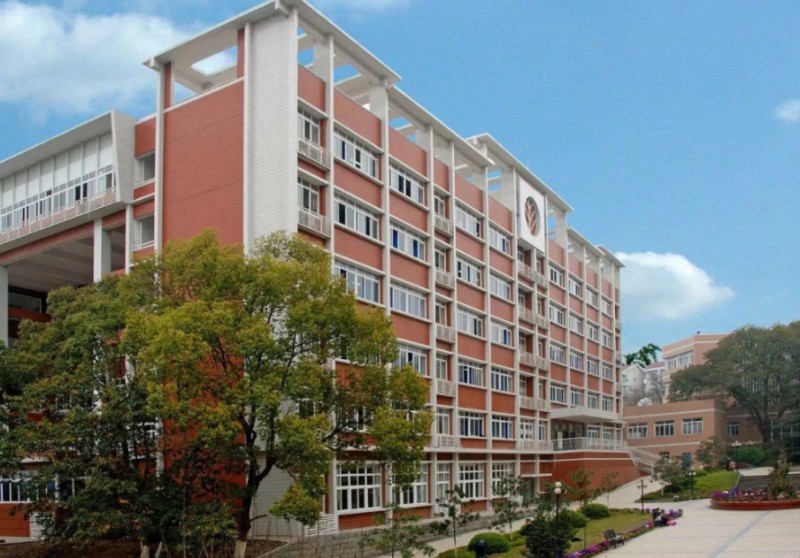 重慶市文理學(xué)院附屬中學(xué)校地址，乘車路線