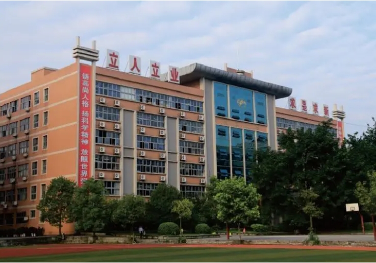 2024銅梁一中多少錢(學(xué)費(fèi)明細(xì))