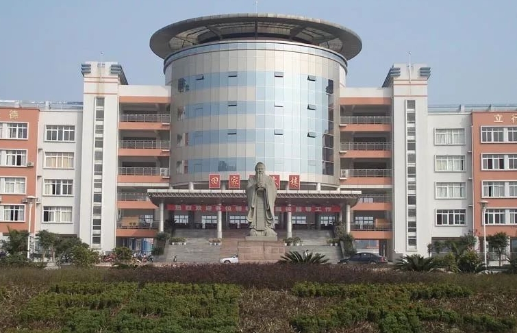 重慶市大足中學(xué)校地址，乘車路線