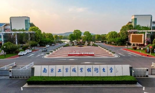 2024江蘇哪些本科大學(xué)招收?？?？和普通?？茖W(xué)校區(qū)別是什么？