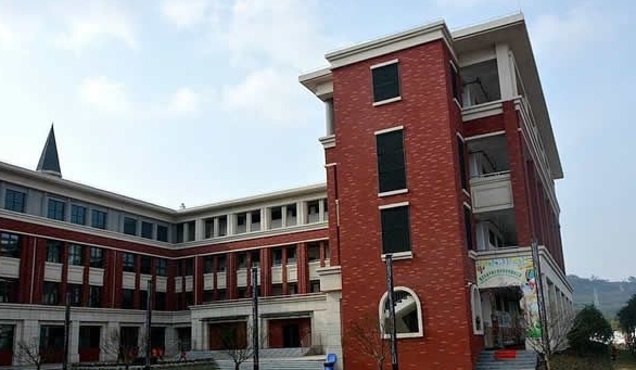 2024重慶市楓葉國(guó)際學(xué)校招生計(jì)劃 招生人數(shù)是多少(附要求、條件、對(duì)象)