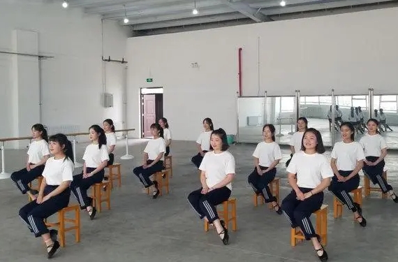 廣東2024年女生讀鐵路學校怎么樣