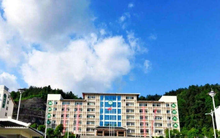 石家莊龍鳳中學(xué)地址，乘車路線