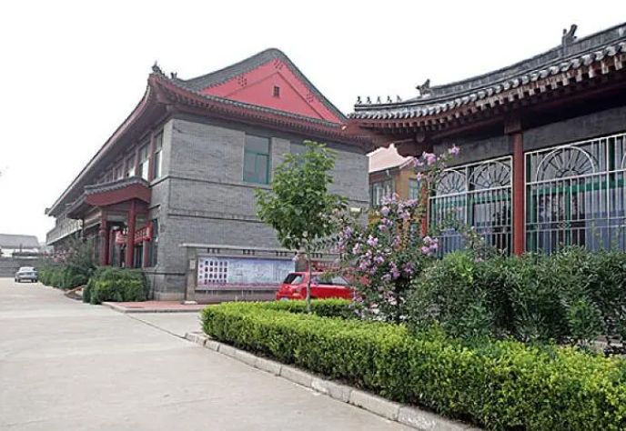 山海關(guān)第一中學(xué)地址，乘車(chē)路線