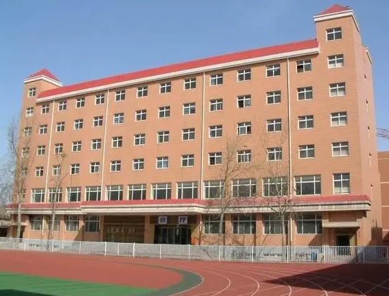 2024燕山大學(xué)附屬中學(xué)多少錢(qián)(學(xué)費(fèi)明細(xì))