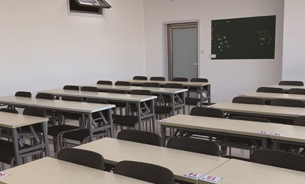 滁州市委常委、組織部部長周文芳一行來天長工業(yè)學校調(diào)研