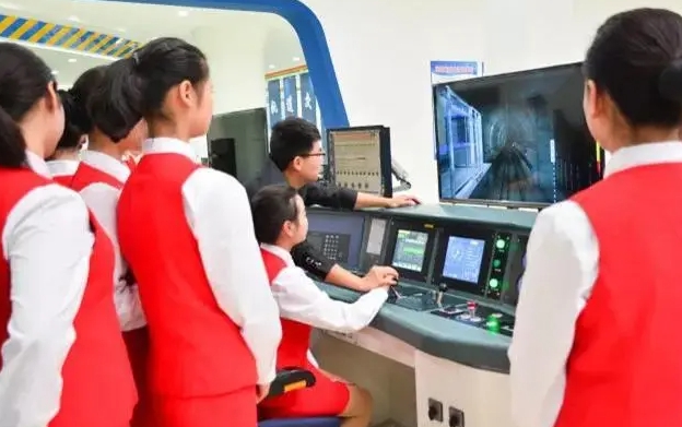 河南2024年女生讀鐵路學校學什么好
