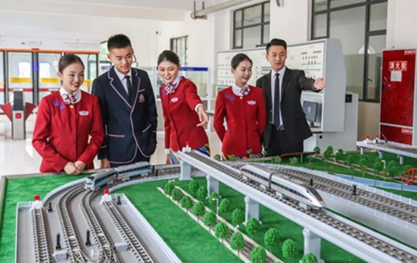 河南2024年女生讀鐵路學校有前途嗎