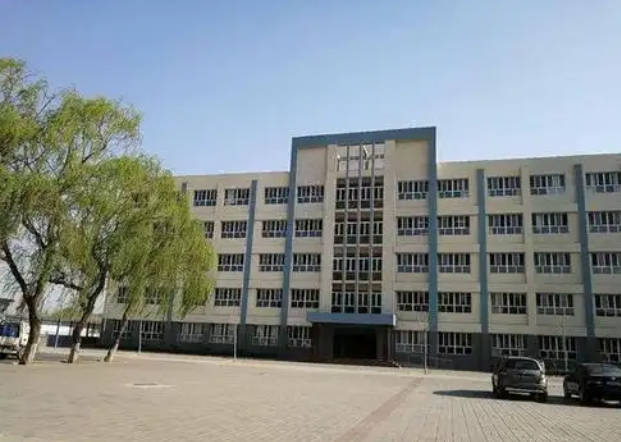 易縣第二中學地址，乘車路線