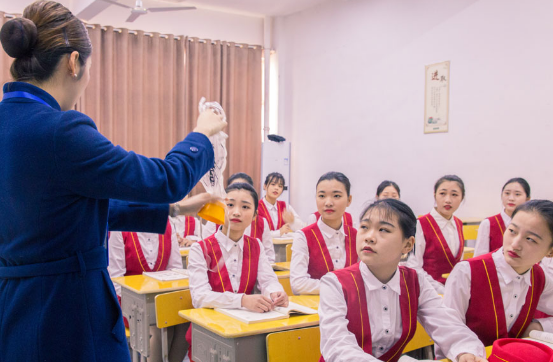 湖南2025年女生讀什么鐵路學校好