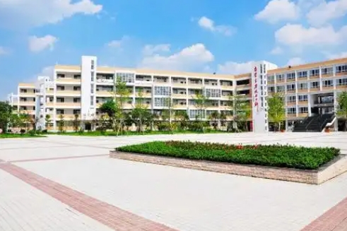 郫都四中地址，乘車(chē)路線