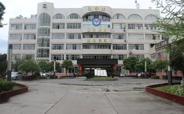 2025邛崍二中多少錢(學(xué)費明細)