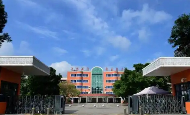 2025大邑中學多少錢(學費明細)